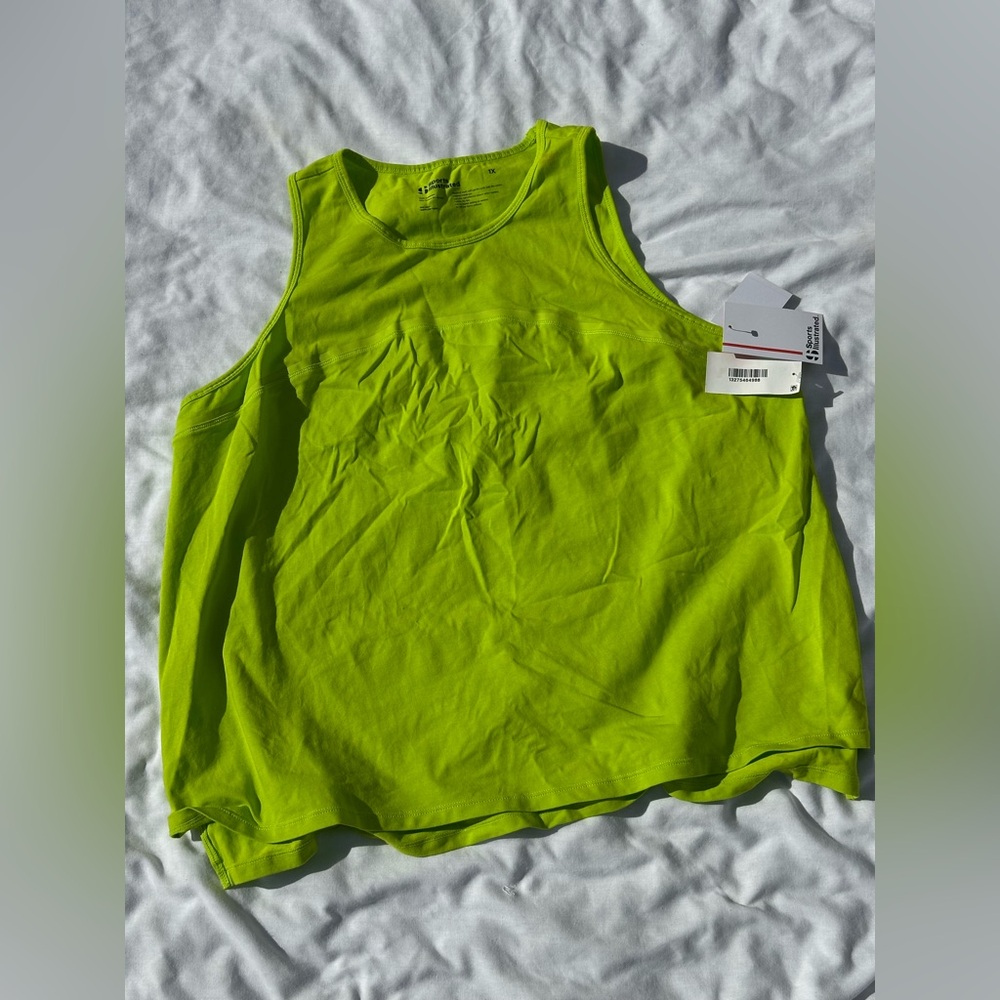 NWT sports illustrated shirt 💚